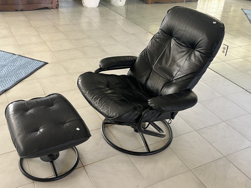 Black Leather Recliner Chair w/Ottoman